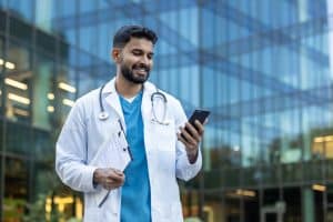A mobile app for doctors streamlines communication between staff and physicians.